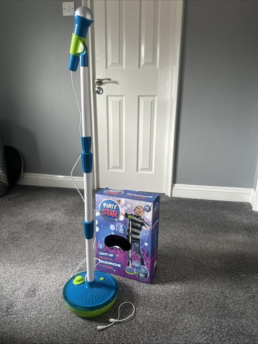 Microphone stand party - &,